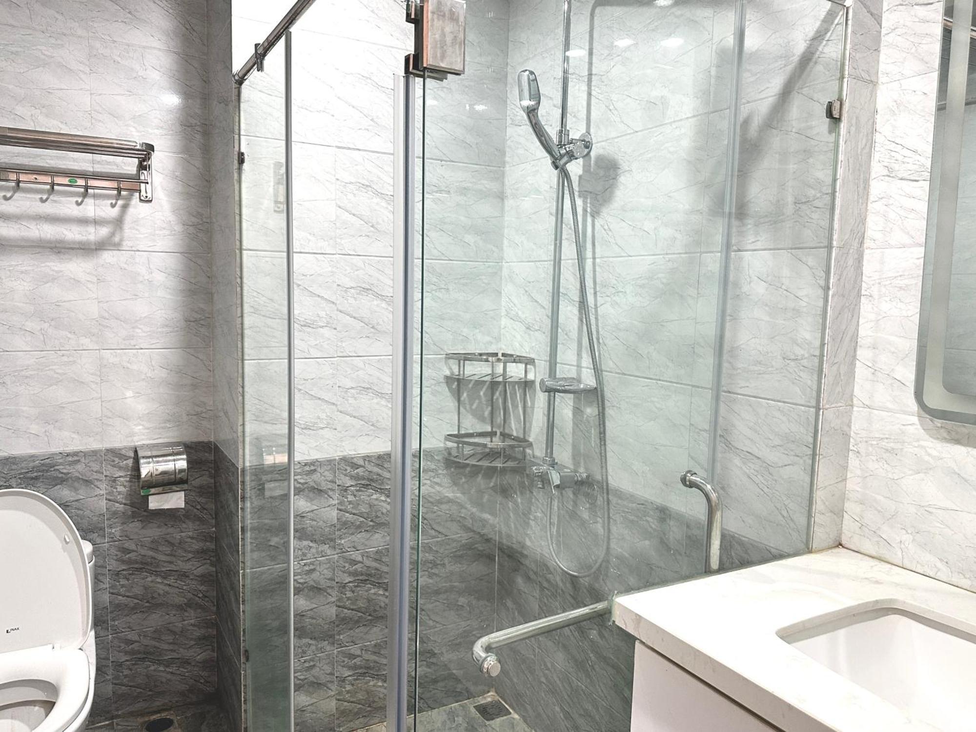 Westlake Homestay Hanoi - D'Le Roi Soleil Room photo